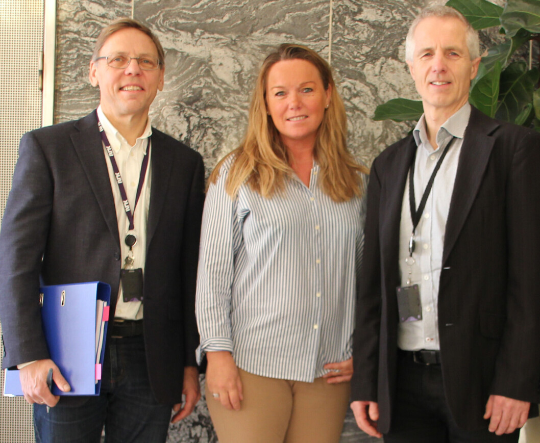 AVTALE: Innkjøpsansvarlig Kristen Erik Thorp i NRK (t.v.), salgs- og markedsdirektør Tone Håfjeld i Proact, og it-direktør Magne Halsos i NRK. (Foto: Proact) AVTALE: Innkjøpsansvarlig Kristen Erik Thorp i NRK (t.v.), salgs- og markedsdirektør Tone Håfjeld i Proact, og it-direktør Magne Halsos i NRK. (Foto: Proact)