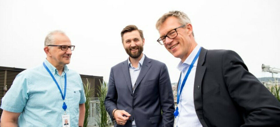 ETAT FRA KLAR HIMMEL: Jernbanedirektoratet gjør alt digitalt i skyen, konstaterer Svein Mulelid, it-sjef, Jernbanedirektoratet, Kjetil Tharaldlien, Client Partner Sopra Steria og Christoffer Serck-Hanssen, organisasjonsdirektør i Jernbanedirektoratet. (Foto: Jernbanedirektoratet) ETAT FRA KLAR HIMMEL: Jernbanedirektoratet gjør alt digitalt i skyen, konstaterer Svein Mulelid, it-sjef, Jernbanedirektoratet, Kjetil Tharaldlien, Client Partner Sopra Steria og Christoffer Serck-Hanssen, organisasjonsdirektør i Jernbanedirektoratet. (Foto: Jernbanedirektoratet)