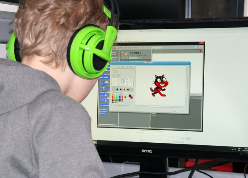 KODING: Nå er det ikke bare kidsa som skal kode. Regjeringen har lagt frem en ny digital strategi for både grunnskolen og den videregående oppløring der et av tiltakene å gi alle elever opplæring i teknologi. Det innebærer blant annet å forstå og håndtere algoritmisk tenkemåte og programmering. (Arkivfoto: Frank Johnsen) KODING: Nå er det ikke bare kidsa som skal kode. Regjeringen har lagt frem en ny digital strategi for både grunnskolen og den videregående oppløring der et av tiltakene å gi alle elever opplæring i teknologi. Det innebærer blant annet å forstå og håndtere algoritmisk tenkemåte og programmering. (Arkivfoto: Frank Johnsen)