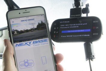 MOBIL KOMMUNIKASJON: Nextbase 512GW kan enkelt settes opp til å kommunisere med en mobil for å overføre videoklipp via WiFi, men man kan ikke fjernstyre kameraet eller endre innstillinger via mobilen. (Foto: Toralv Østvang)