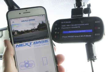 MOBIL KOMMUNIKASJON: Nextbase 512GW kan enkelt settes opp til å kommunisere med en mobil for å overføre videoklipp via WiFi, men man kan ikke fjernstyre kameraet eller endre innstillinger via mobilen. (Foto: Toralv Østvang) MOBIL KOMMUNIKASJON: Nextbase 512GW kan enkelt settes opp til å kommunisere med en mobil for å overføre videoklipp via WiFi, men man kan ikke fjernstyre kameraet eller endre innstillinger via mobilen. (Foto: Toralv Østvang)