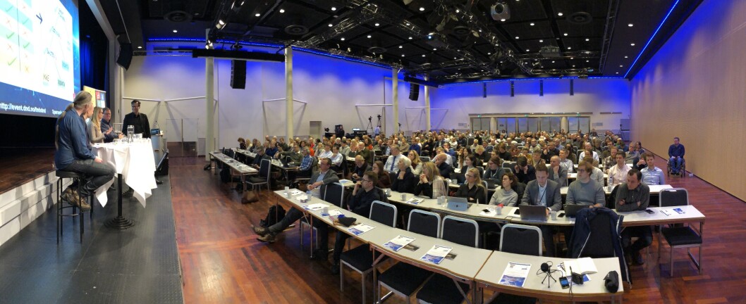 GOD OPPSLUTNING: Med 300 i salen og cirka 600 deltakere til via videostreaming, kan DND notere seg en suksess for arrangementet om AI og GDPR. (Foto: Stig Øyvann) GOD OPPSLUTNING: Med 300 i salen og cirka 600 deltakere til via videostreaming, kan DND notere seg en suksess for arrangementet om AI og GDPR. (Foto: Stig Øyvann)