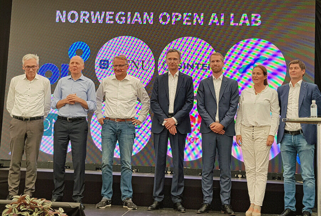 Det er et sterkt landslag i kunstig intelligens vi ser konturene av. Fra venstre prorektor ved NTNU Bjarne Foss, konsernsjef i Telenor Sigve Brekke, konsernsjef i DNB Rune Bjerke, Pierre Sames, Fra DNV NL, Torbjørn Folgerø fra Equinor og Alexandra Bech Gjørv fra SINTEF. (Foto: Arne Joramo) Det er et sterkt landslag i kunstig intelligens vi ser konturene av. Fra venstre prorektor ved NTNU Bjarne Foss, konsernsjef i Telenor Sigve Brekke, konsernsjef i DNB Rune Bjerke, Pierre Sames, Fra DNV NL, Torbjørn Folgerø fra Equinor og Alexandra Bech Gjørv fra SINTEF. (Foto: Arne Joramo)