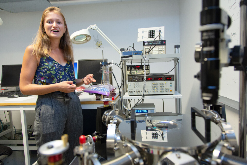 NANOFORSKER: Marianne Etzelmüller Bathen undersøker nå hvordan det er muligå utnytte materialdefekter på nanonivå til å lage kvantebits. (Foto: Yngve Vogt)