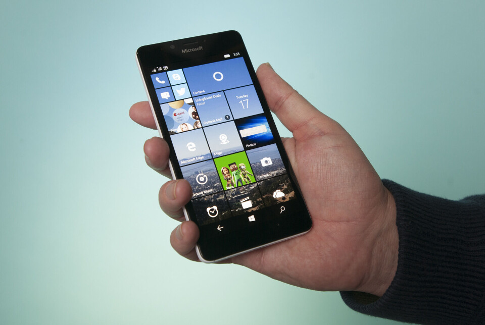 BYTT TELEFON: Microsoft anbefaler nå brukerne av Windows 10 Mobile å gå over til Android eller iOS. (Foto: PCWorld)