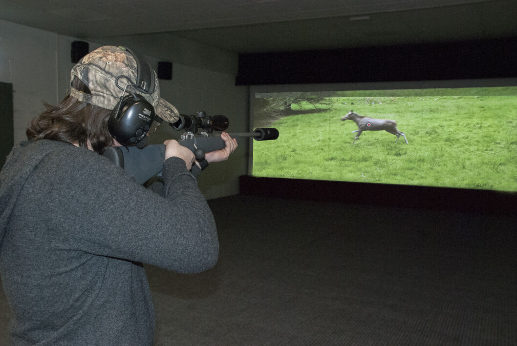 UTENFOR SESONG: På Oslo Skytekino kan man få en realistisk jaktopplevelse og på den måten stille forberedt når jaktsesongen starter. (Foto: Oslo Skytekino) UTENFOR SESONG: På Oslo Skytekino kan man få en realistisk jaktopplevelse og på den måten stille forberedt når jaktsesongen starter. (Foto: Oslo Skytekino)