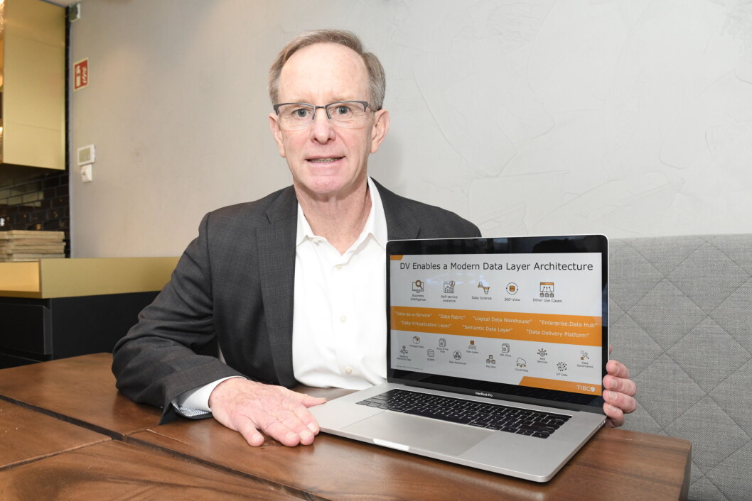 DATALEVERANSE: Robert Eve, evangelist og markedsføringsansvarlig i Tibco viser hvordan datavirtualisering bidrar til å levere data til en virksomhets analyse ved å utnytte datakilder som ikke befinner seg i et datavarehus. Detter gjøres ved programvare som frikobler datakildene og sender dataene til brukeren. DATALEVERANSE: Robert Eve, evangelist og markedsføringsansvarlig i Tibco viser hvordan datavirtualisering bidrar til å levere data til en virksomhets analyse ved å utnytte datakilder som ikke befinner seg i et datavarehus. Detter gjøres ved programvare som frikobler datakildene og sender dataene til brukeren.