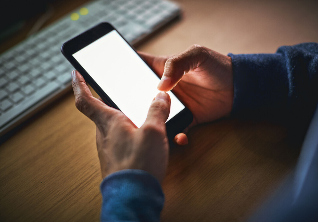 ANGRIPER OG OFFER: De aller fleste styrer unna harde debatter og netthets. Men de få som lar seg engasjere, hetser gjerne hverandre, viser en fersk rapport. (Foto: RapidEye) ANGRIPER OG OFFER: De aller fleste styrer unna harde debatter og netthets. Men de få som lar seg engasjere, hetser gjerne hverandre, viser en fersk rapport. (Foto: RapidEye)