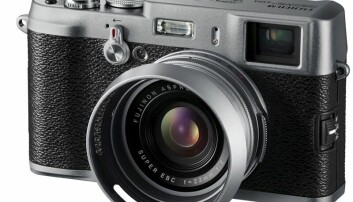 Baksiden av Canon EOS 100D har en del likhetstrekk med kompaktkameraer når det gjelder utvalg og plassering av betjeningsknapper.